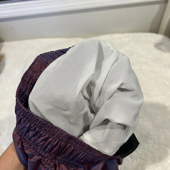 Nike Shorts Womens X Small Purple Lined‎ Iridescent Windbreaker Trunks - Picture 5 of 6